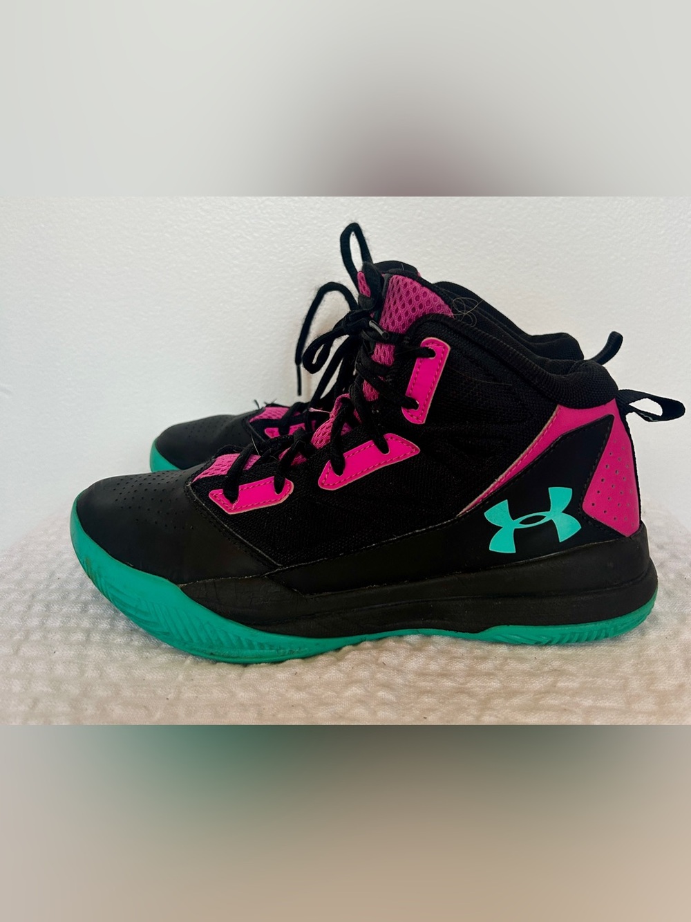 Girls Under Armour Basketball Sneakers • Size 3 • Black Pink Teal